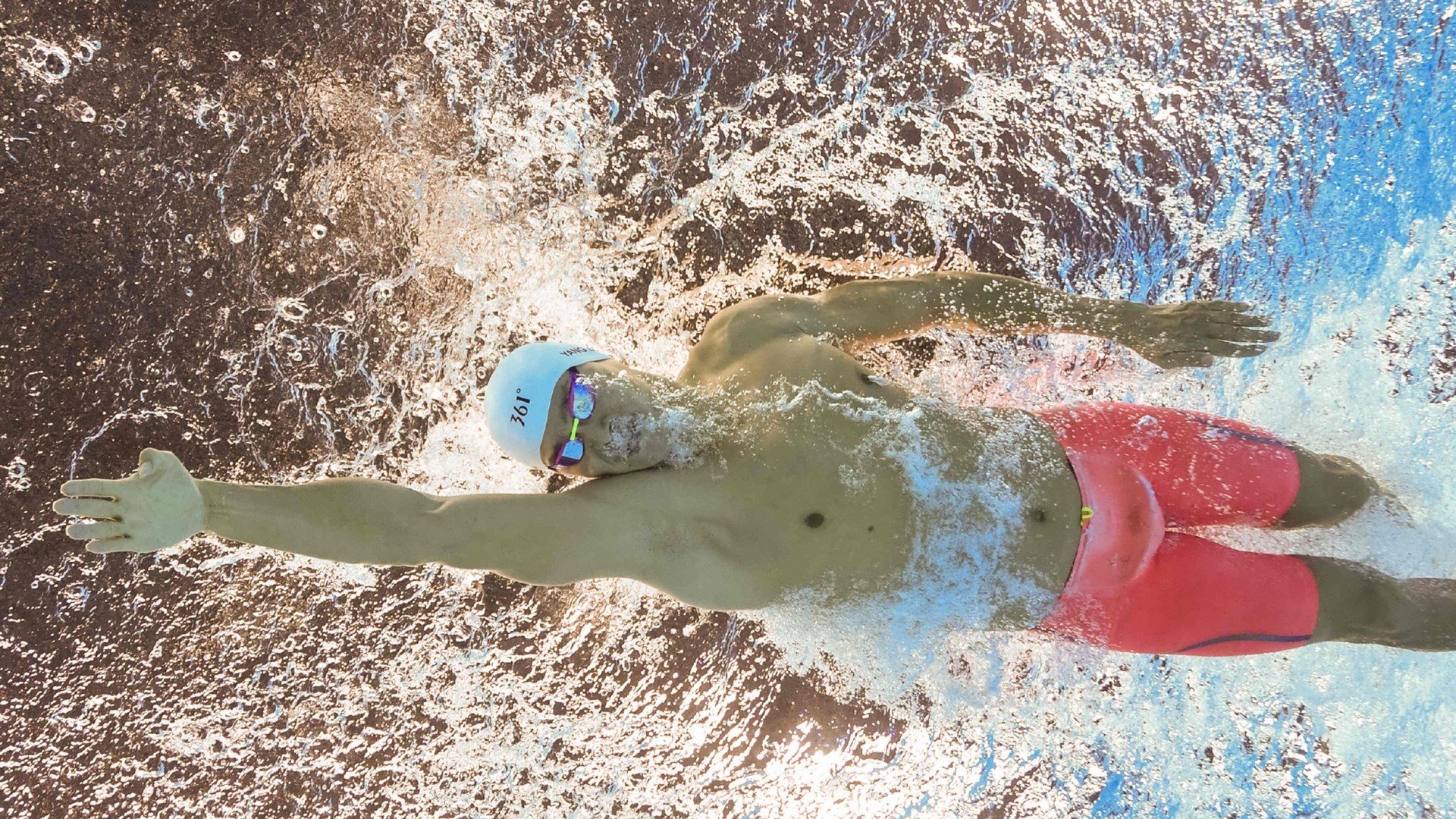 速降自行车赛:山地极速挑战,山地速降比赛